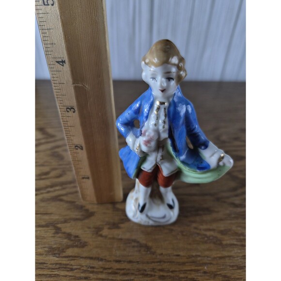 Vintage Porcelain Colonial Man made in occupied Japan royal blue cloak 4" high - Picture 8 of 8